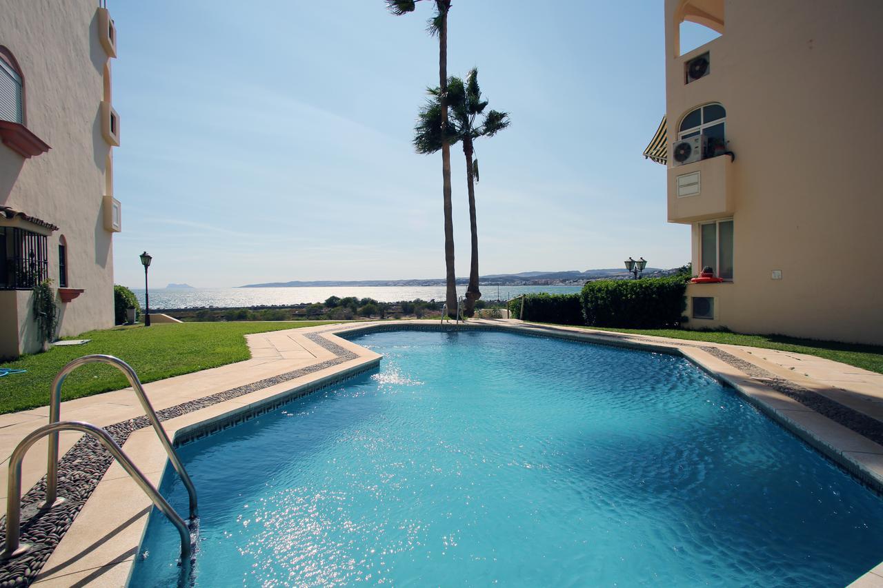 Apartamento Marina Bay Playa del Cristo Estepona Exterior foto